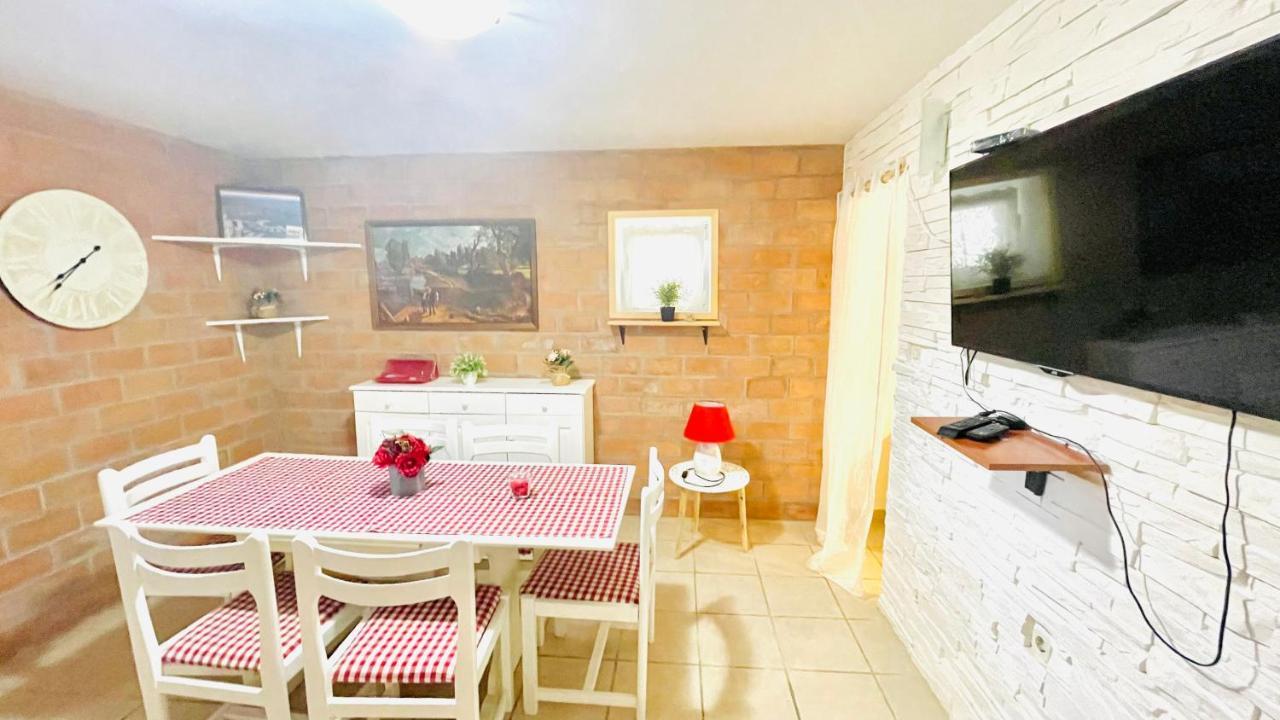 Colorful And Happy Apartment Sukosan - With Parking Exterior foto
