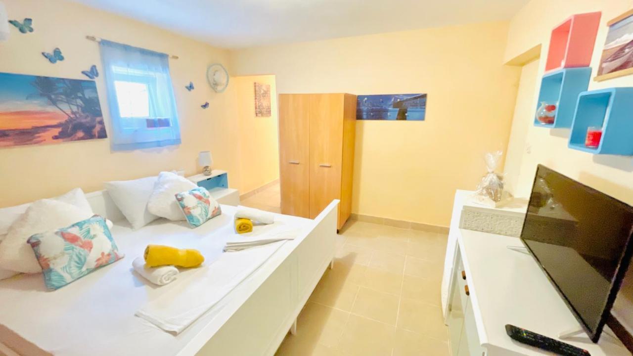 Colorful And Happy Apartment Sukosan - With Parking Exterior foto
