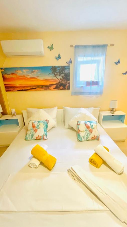 Colorful And Happy Apartment Sukosan - With Parking Exterior foto