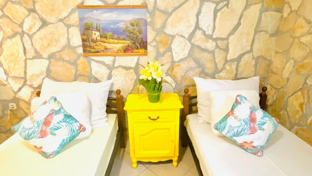 Colorful And Happy Apartment Sukosan - With Parking Exterior foto