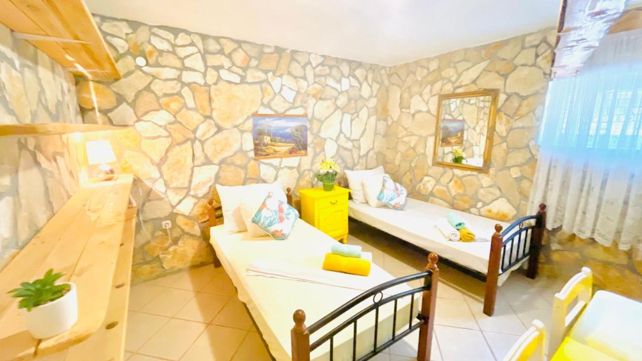 Colorful And Happy Apartment Sukosan - With Parking Exterior foto
